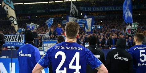 Nübel patzt Irre Schalke verliert 0 5 und Fans feiern ihre