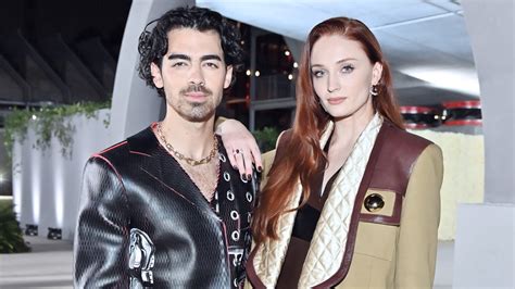 Body Language Expert Tells Us How Joe Jonas And Sophie Turner Really