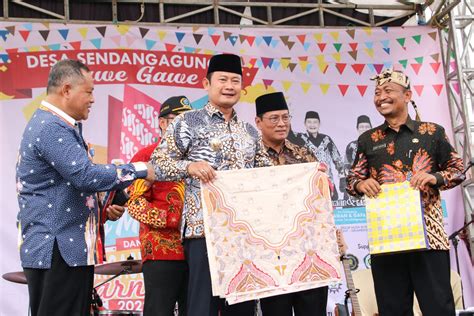 Pemkab Lamongan Gelar Festival Nasi Muduk Dan Sendagagung Batik Carnival