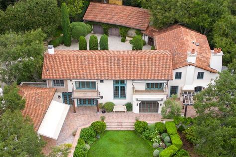 Jennifer Aniston shells out $14.8M for Oprah’s Montecito farmhouse