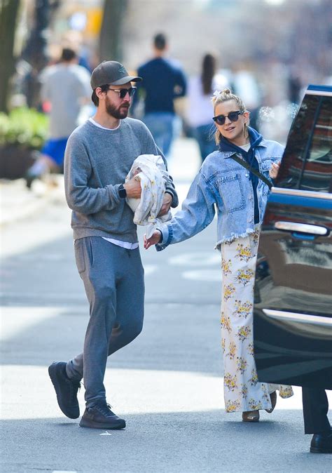 Photo Exclusif Kate Hudson Et Son Compagnon Danny Fujikawa Sortent