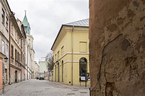 Klimatyczna uliczka na Starym Mieście w Lublinie Stare i nowe