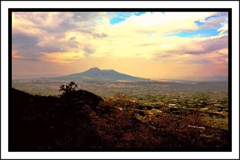 Il Vesuvio Visto Dal Valico Di Chiunzi Sasa Pane Flickr