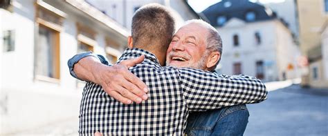 Abuelo da una lección de amor en una carta a su hija que echó a su nieto por ser gay