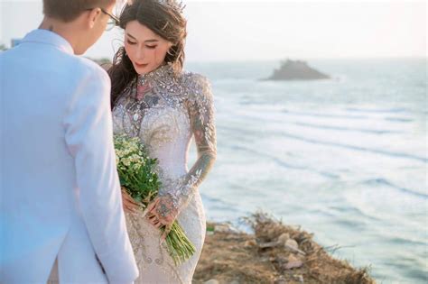 Đám cưới hot nhất mạng xã hội Cô dâu chuyển giới và chú rể kém tuổi