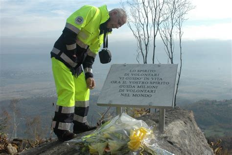 Inaugurazione Lapide Ai Volontari Valchiusella P A Croce GIALLO