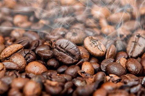 Mixture Of Different Kinds Of Coffee Beans Coffee Background Foto De