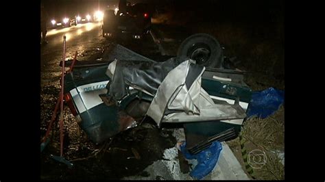 Duas Pessoas Ficaram Feridas Em Um Acidente Entre Uma Caminhonete E Um