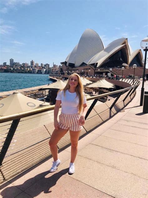 Hot Sexy Hollie Cavanagh Bikini Pics