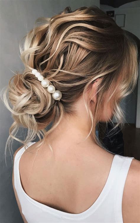 32 Classy Pretty And Modern Messy Hair Looks Texture Romantic Messy Updo