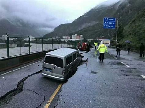 國道g213雁門加油站至汶川縣城路段路基受損 已禁止通行 每日頭條