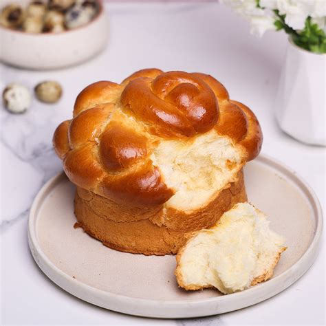 Paska Bread | Easter Paska Bread – Liliyum Patisserie & Cafe