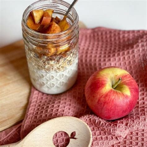 Bratapfel mit Haferflocken und Joghurt Frühstücksidee SIMPLYLOVELYCHAOS