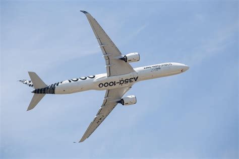 Check out the amazing flying skills of the Airbus A350-1000 - CNET