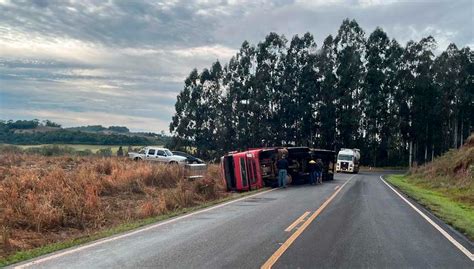 Carreta Tomba E Deixa Condutor Ferido Na PR 180 Em Marmeleiro Grupo