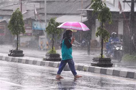 Bmkg Yogyakarta Ingatkan Potensi Bencana Angin Kencang Hingga Gelombang