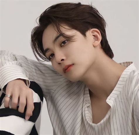 Seventeens Loki Please Meet Sir Jeonghan In 2023 Jeonghan