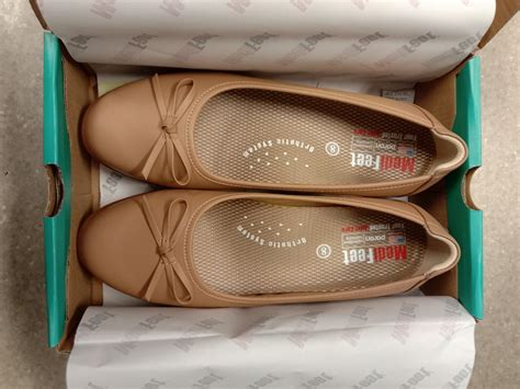 Medifeet shoes, Women's Fashion, Footwear, Flats on Carousell