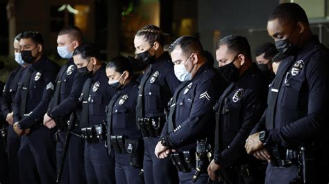 4 Charged In Murder Of Off Duty Lapd Officer Iheart