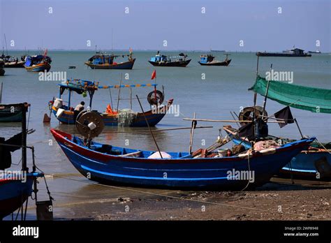 Vietnam fishing village Stock Photo - Alamy