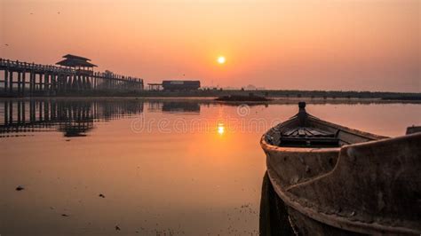 Nascer Do Sol E Por Do Sol Na Ponte Amarapura Do Bein De U Mandalay