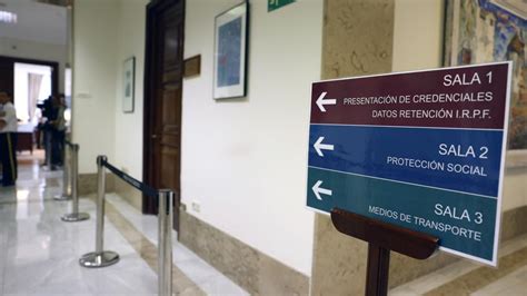 Los Diputados Electos Llegan Al Congreso Para Presentar Sus