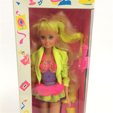 Vintage Hasbro 1990s Sindy Doll Pop Star Yellow Hair 8108 02 Boxed