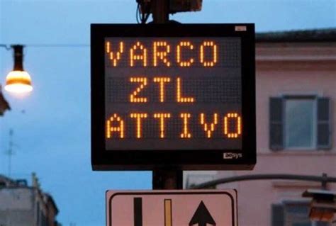 Occultano La Targa Per Entrare Nella Ztl Due Persone Denunciate Dalla