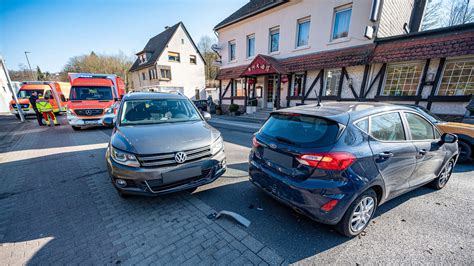 Unfall auf der B54 in Lüdenscheid Zwei Personen leicht verletzt