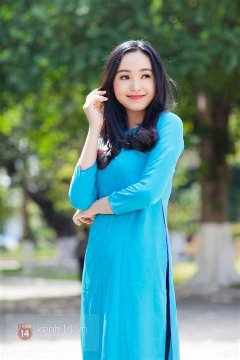 Hot girl 2 miền khoe vẻ đẹp đặc trưng trong tà áo dài truyền thống