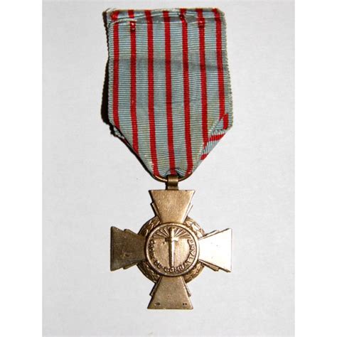 médaille militaire croix du combattant 14 18 ww1 39 40 ww2 Au Dépôt d