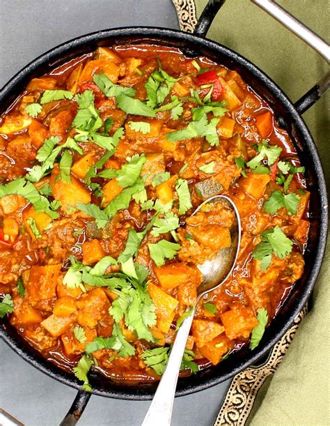 Easy Vegan Indian Curry With Mince And Veggies Holy Cow Vegan