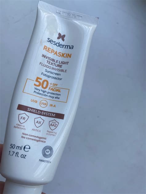 Средство солнцезащитное сверхлегкое для лица Sesderma Repaskin ...