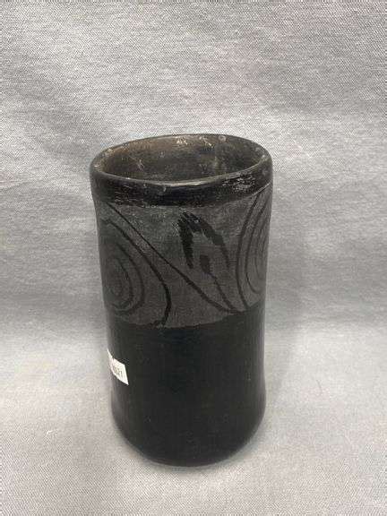 Ethnographic Pottery Vase Dixon S Auction At Crumpton