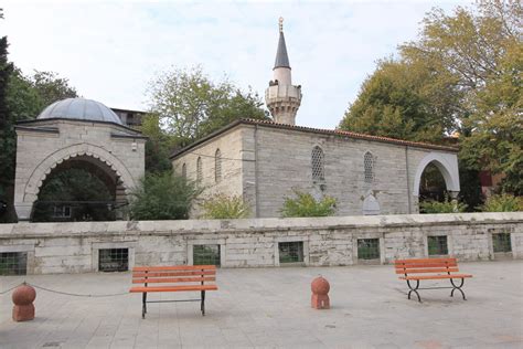 Nazlı Defterdar Mahmut Efendi Camii