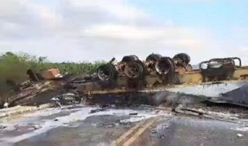 Duas pessoas ficam feridas após caminhão tombar e pegar fogo O que é