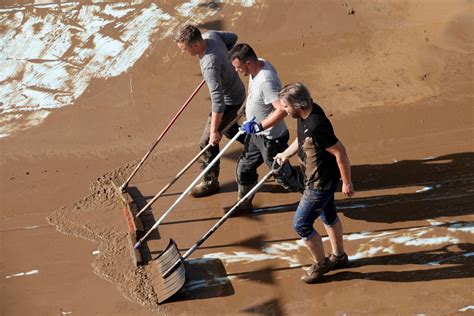 Nach Unwetter Arbeitseinsatz Im Freibad Burkhardtsdorf Antenne Sachsen