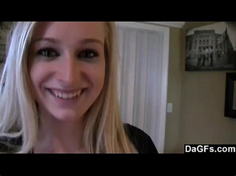 Dagfs joven rubia follada y facializada en cámara XVIDEOS