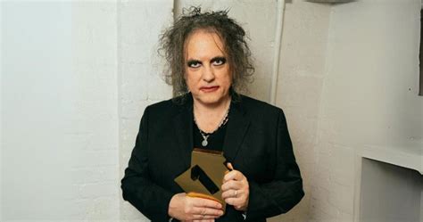 The Cure retorna ao topo da parada britânica após 32 anos A Rádio