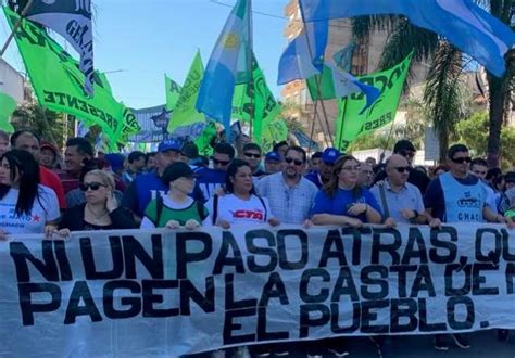 Ley Mnibus Y Dnu Tras El Paro General La Lupa Vuelve A Caer En Los