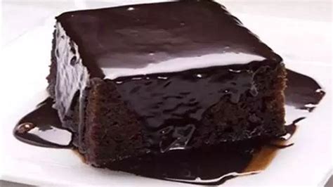 Browni tadında ıslak kek tarifi İçi kuru kalmıyor Yemek Tarifleri