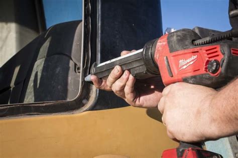 Milwaukee M18 Cordless Caulk Gun Review - Pro Tool Reviews