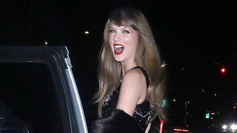 Taylor Swift Shows off Ring & Fans Wonder if It’s From Travis Kelce ...