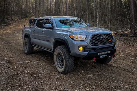 Lowered Toyota Tacoma 4x4