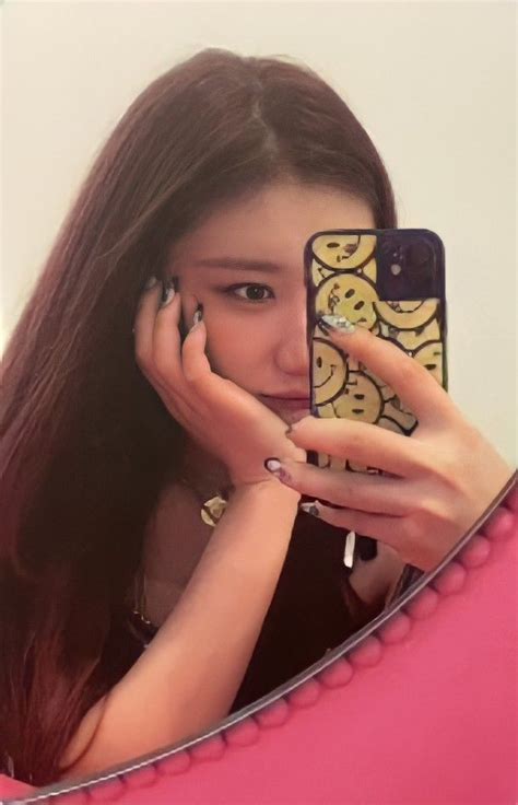 Crazy In Love Chaeryeong Photocard Scan Mirror Selfie