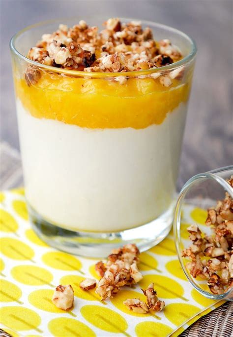 Kokosquark mit Mango Kokosmilch Ahornsirup und Nüssen Rezept