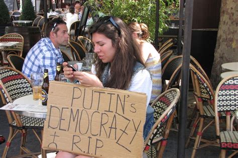 Les Pussy Riot De La Pri Re Punk L Amnistie De Poutine