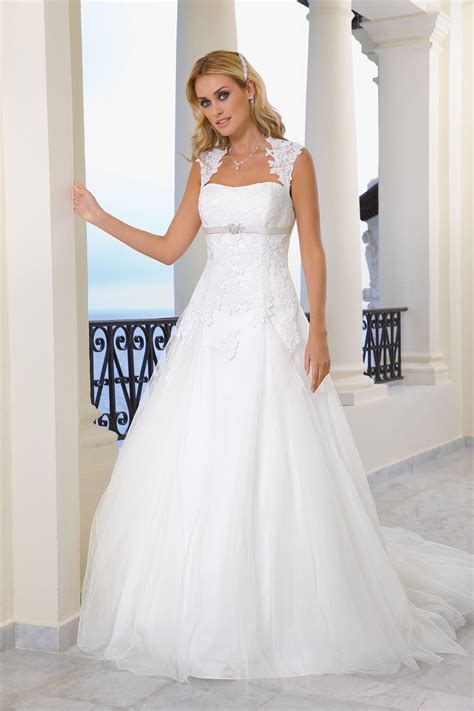 Brautkleid Aus Der Ladybird Brautmoden Kollektion Bridal Dress