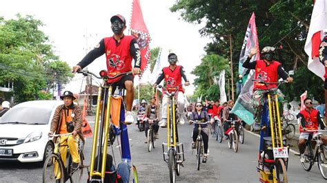 Ribuan Penggemar Sepeda Tua Kumpul Di Festival Onthel Nusantara