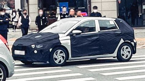 New Hyundai i20 Facelift 2023 Version Spied Testing In Korea